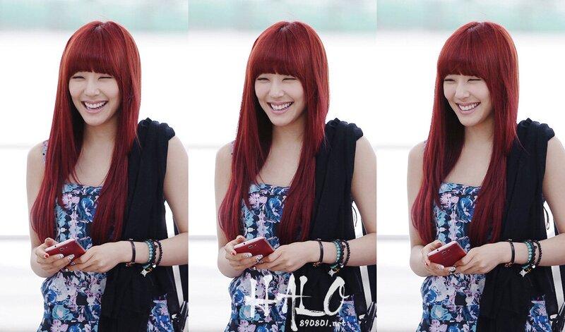 120519 Girls' Generation Tiffany at Incheon Airport documents 9