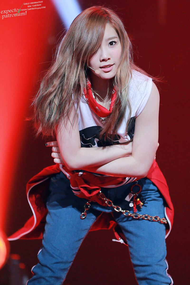 130106 Girls' Generation Taeyeon at KBS Open Hope Concert documents 3