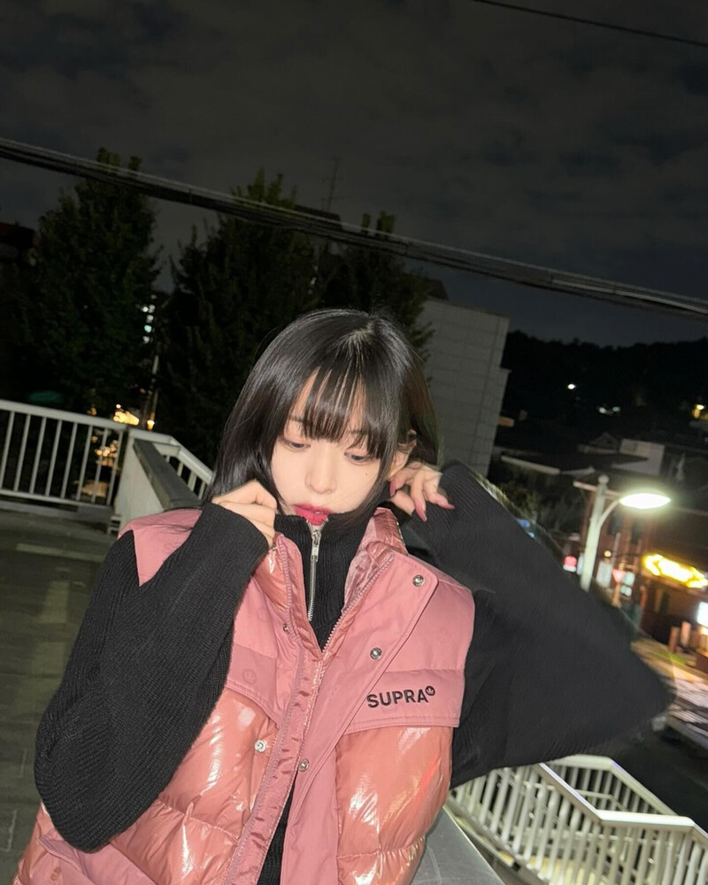 241010 fromis_9 Chaeyoung Instagram Update documents 3