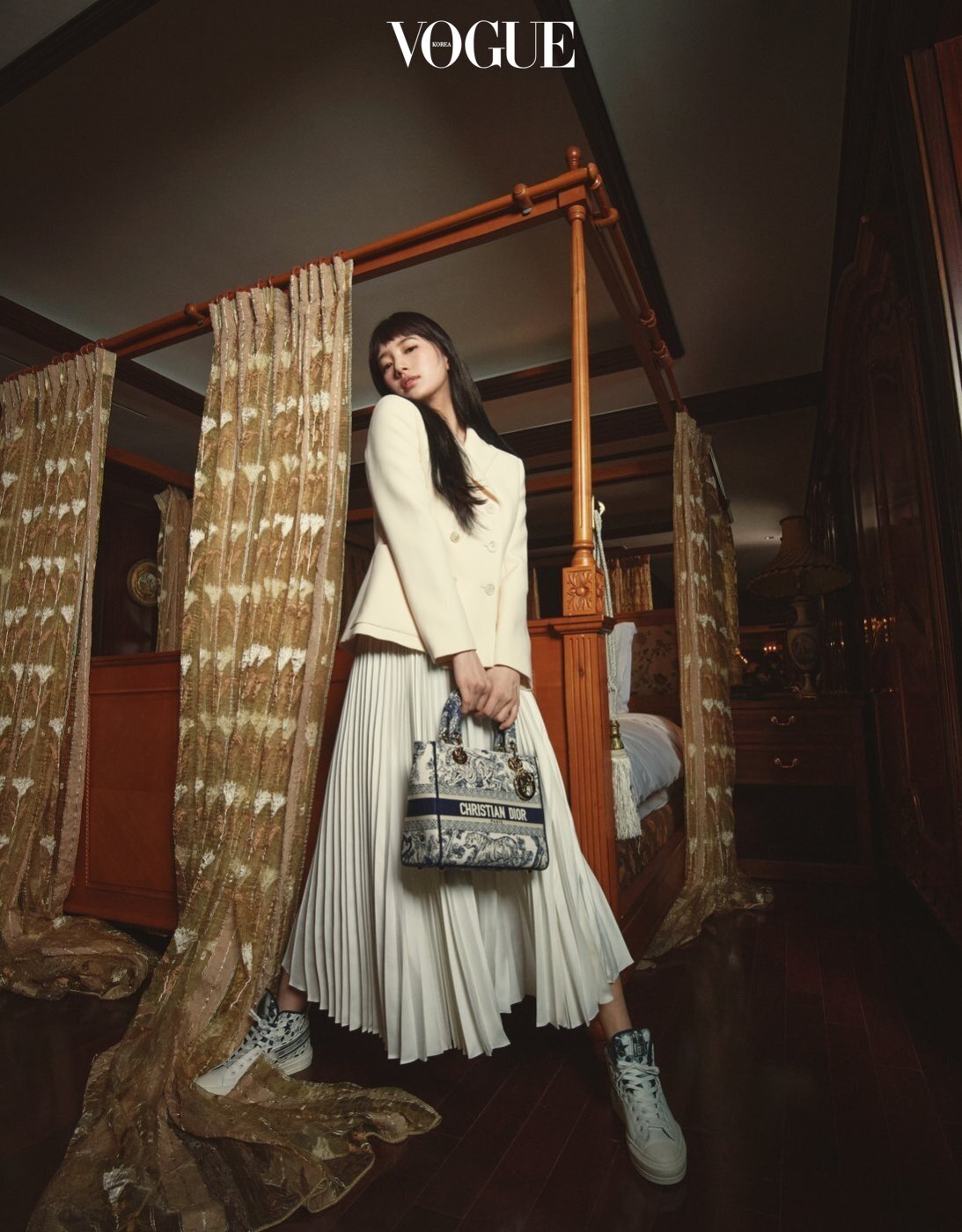 Bae-Suzy-for-Vogue-Korea-x-Dior-2022-Cruise-Collection-documents-4.jpeg