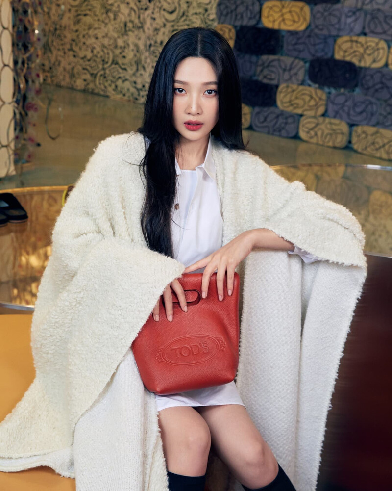 211008 Red Velvet Twitter Update - Joy at TOD’S pop-up store in 10 Corso Como documents 1