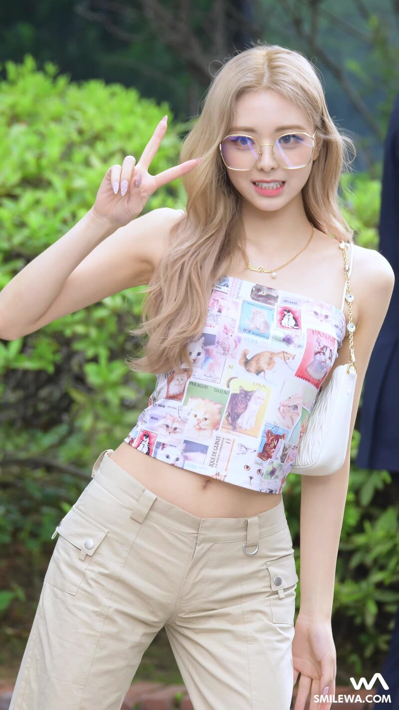 220715 ITZY Yuna - Music Bank Commute documents 2