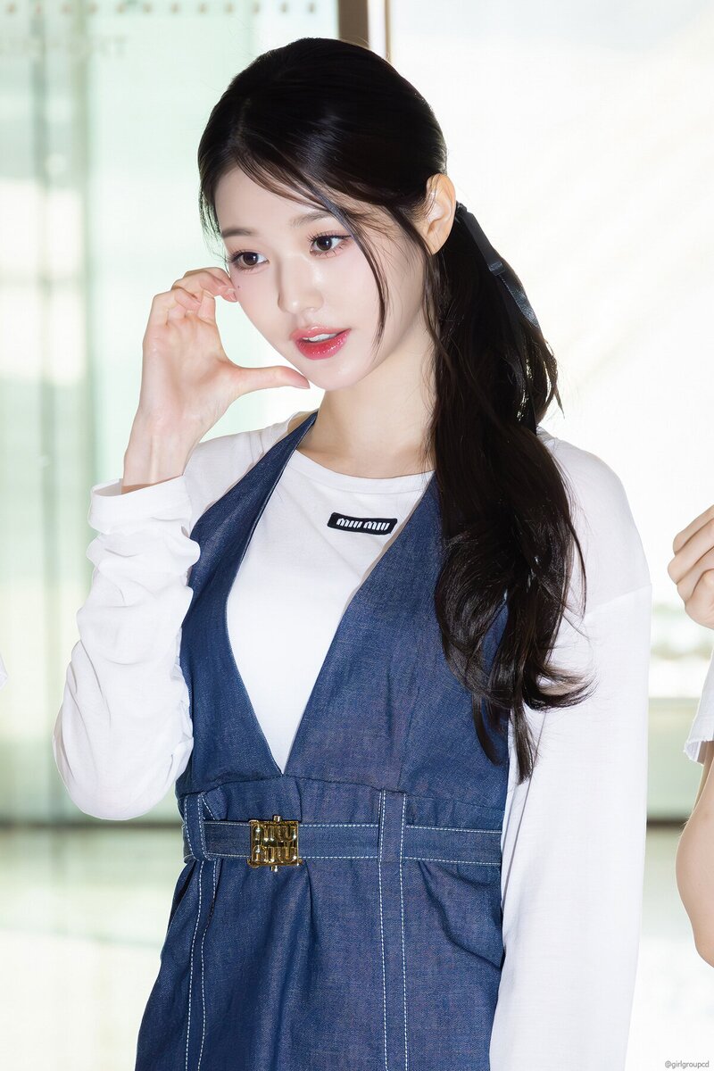 230526 IVE Wonyoung -  GMP Airport documents 28