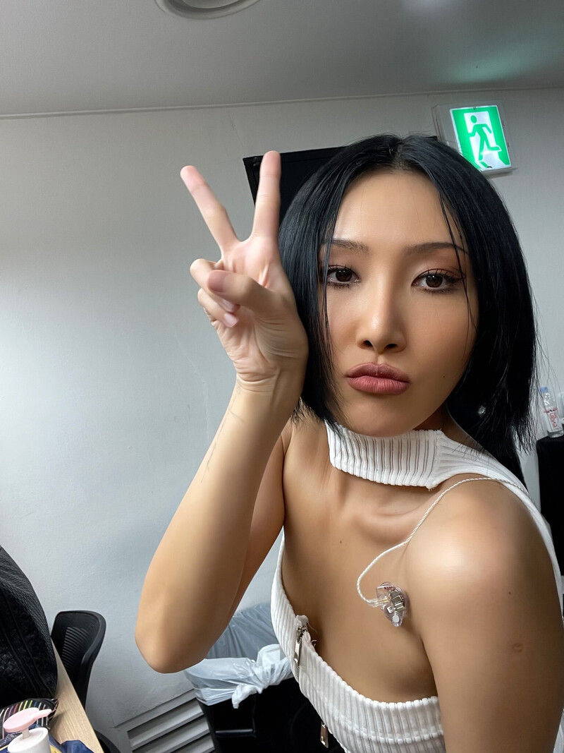 211124 MAMAMOO Instagram Update - Hwa Sa documents 2