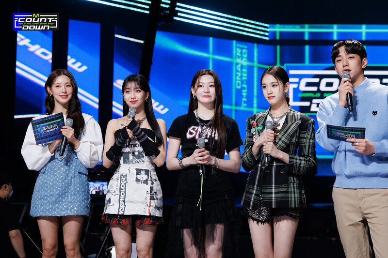 220224 STAYC - 'BUTTERFLY' + 'YOUNG LUV' at M Countdown documents 6