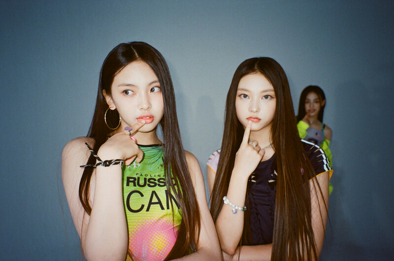 220831 M2 Twitter Update - NewJeans August Film Camera Photos documents 8