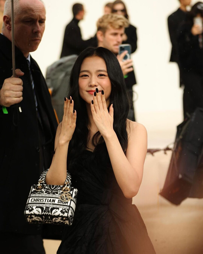 220927 BLACKPINK Jisoo at DIOR SS23 Show in Paris documents 5