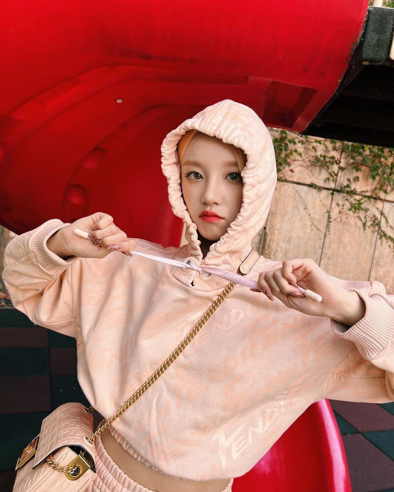 220930 (G) I-DLE Yuqi Instagram Update documents 1