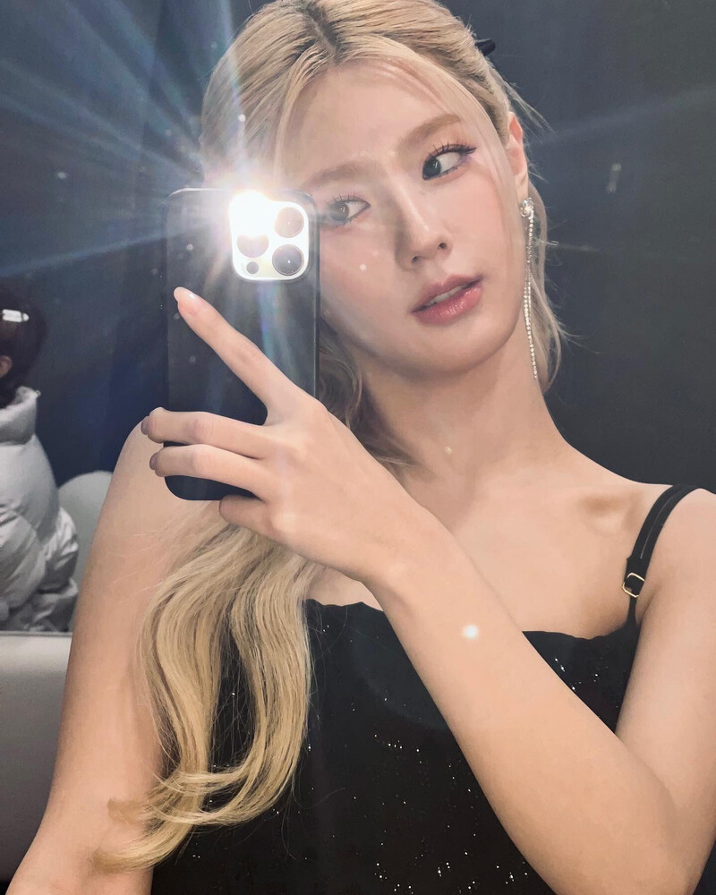 221229 (G)I-DLE Miyeon Instagram Update documents 4