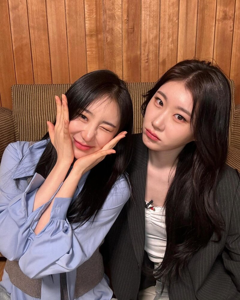 240320 - LEE CHAEYEON Instagram Update with CHAERYEONG documents 3