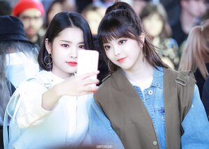180322 Weki Meki Suyeon and Rina at Seoul Fashion Week