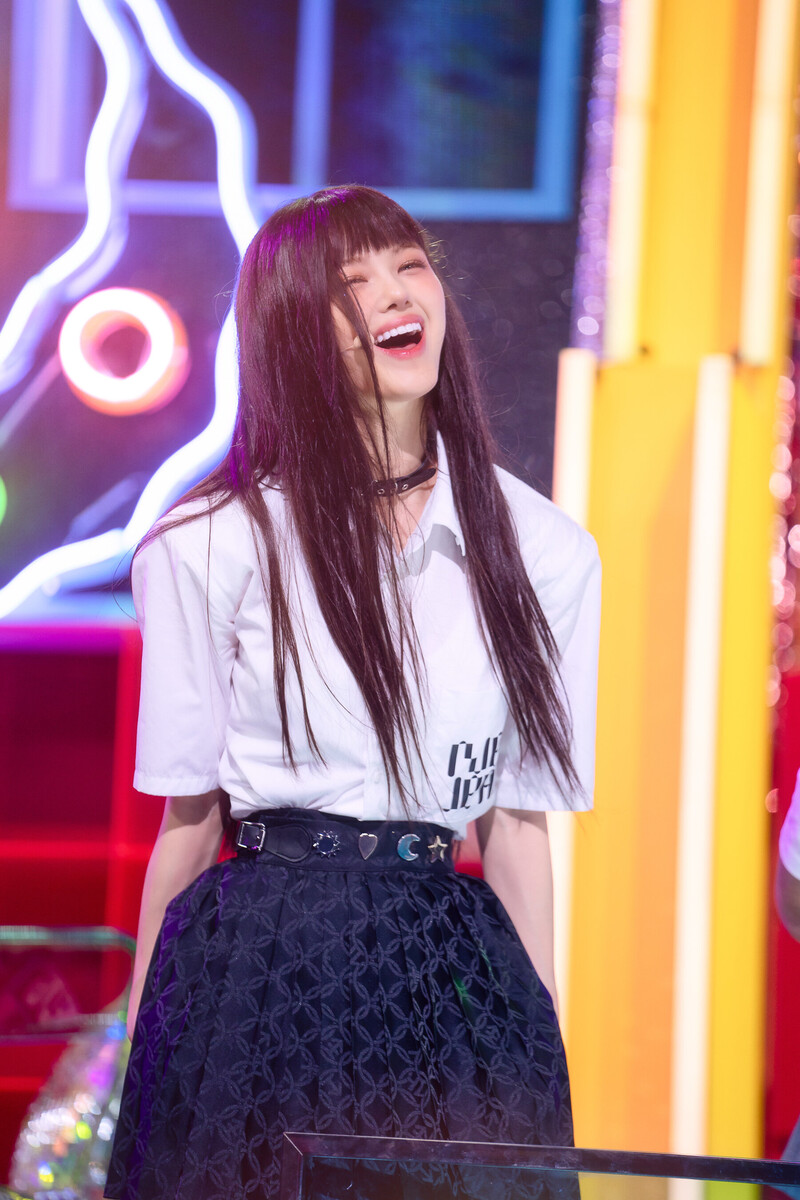 220807 NewJeans Danielle 'Cookie' at Inkigayo documents 1