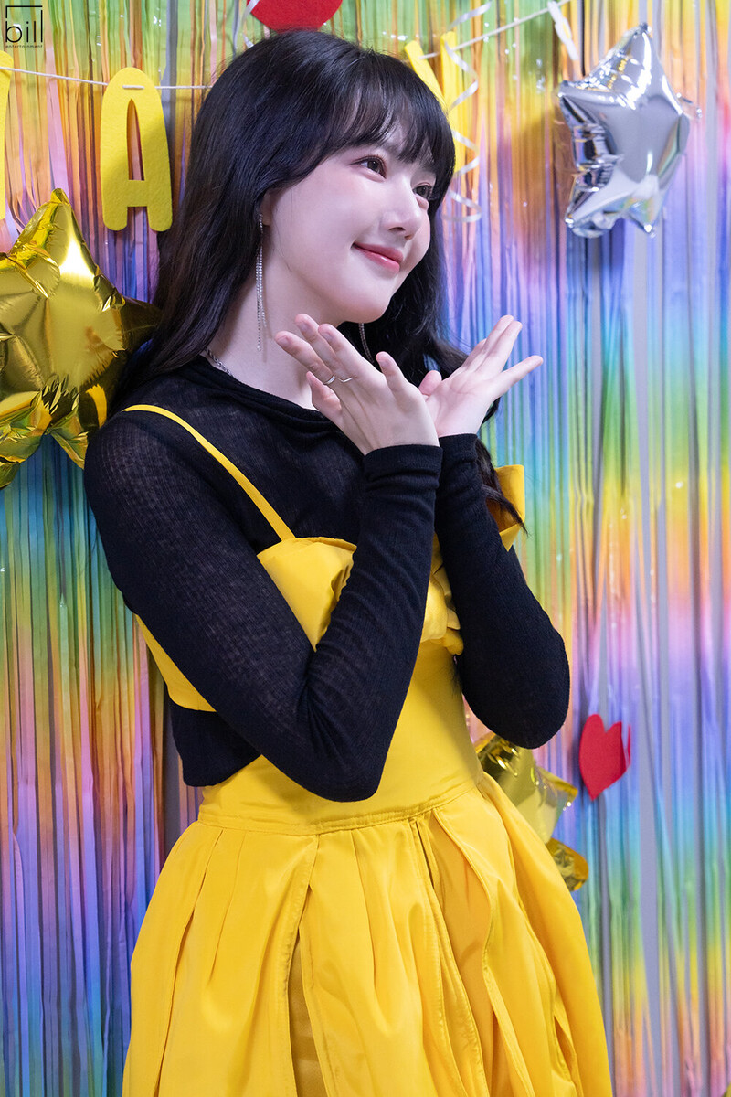 230920 Bill Entertainment Naver Post - YERIN 'Bambambam' Music show promotions behind documents 1