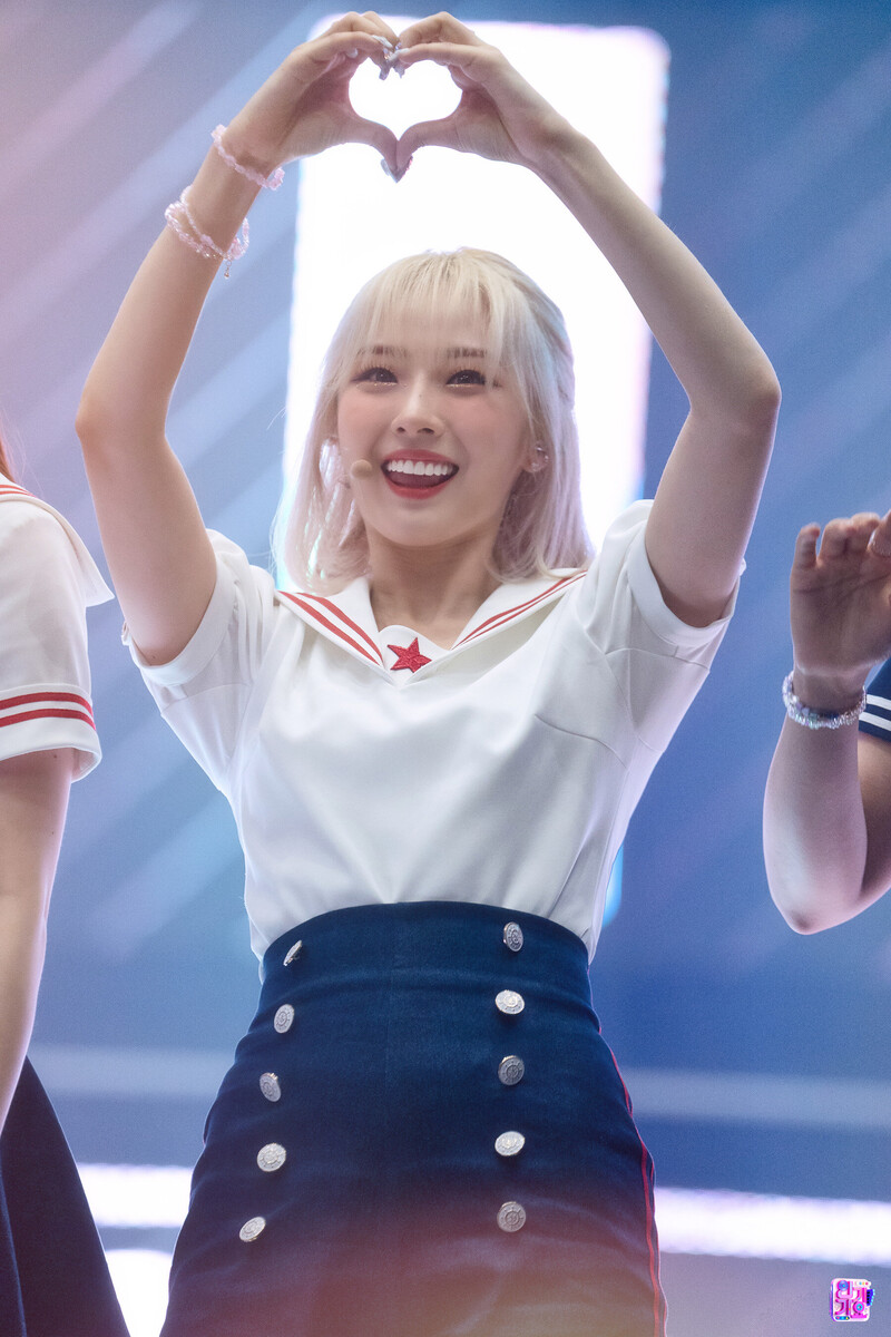 220703 LOONA HaSeul - 'Flip That' at Inkigayo documents 2