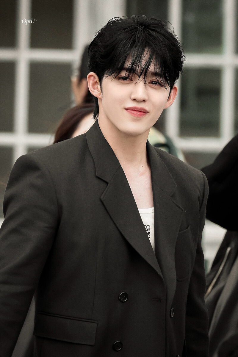 240927 SEVENTEEN S.Coups - LOEWE Paris Fashion Week documents 4