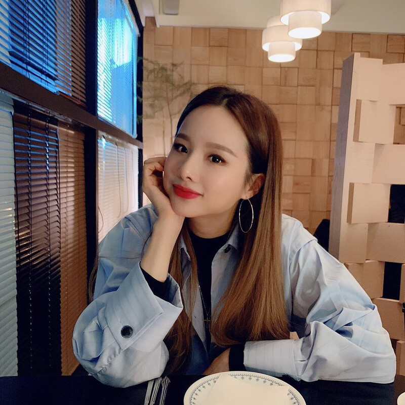 190208 Solji Instagram Update documents 1