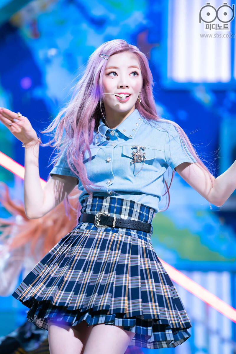 210912 PURPLE KISS - "Zombie" at Inkigayo documents 11