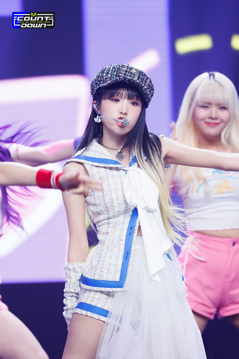 220811 Yena - 'SMARTPHONE' at M COUNTDOWN documents 5