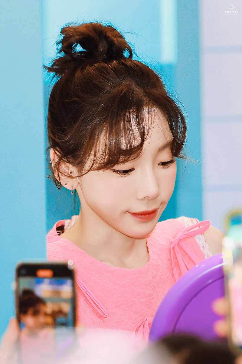 230330 Taeyeon - Benefit Pop-up Store Event documents 4