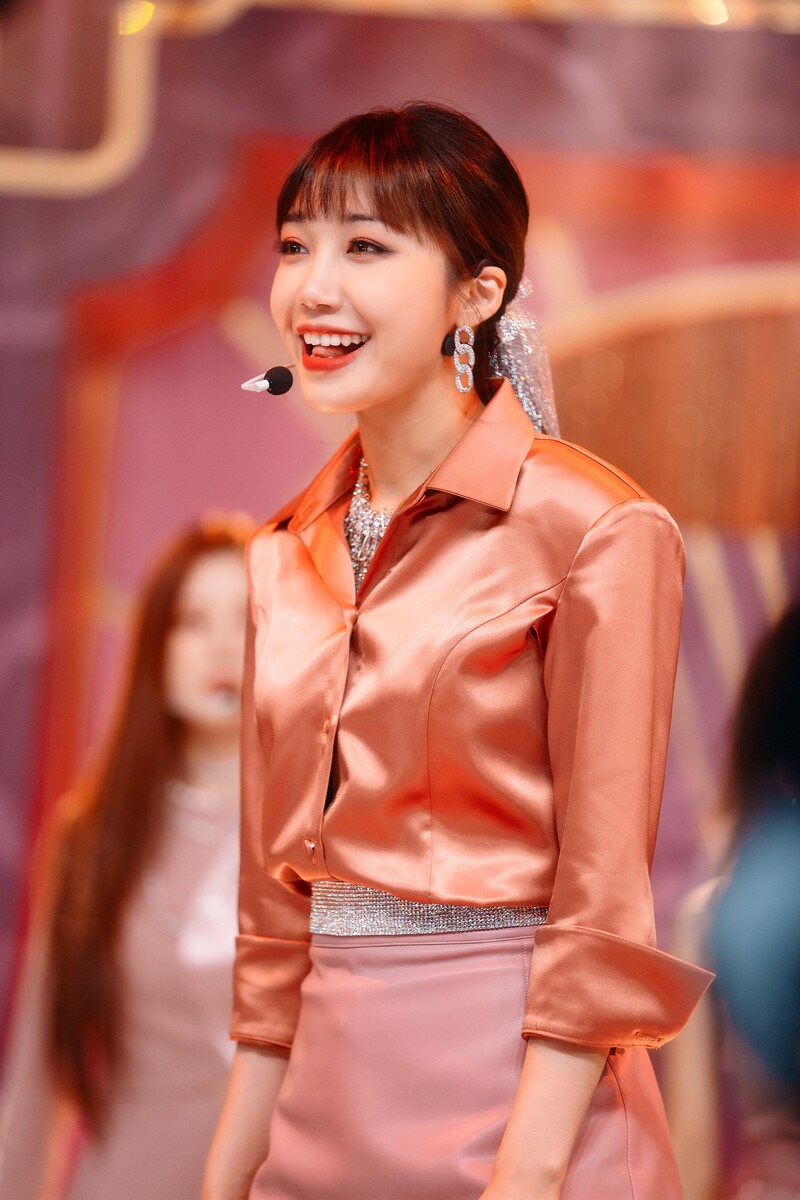 220220 Apink Eunji - 'Dilemma' at Inkigayo documents 10