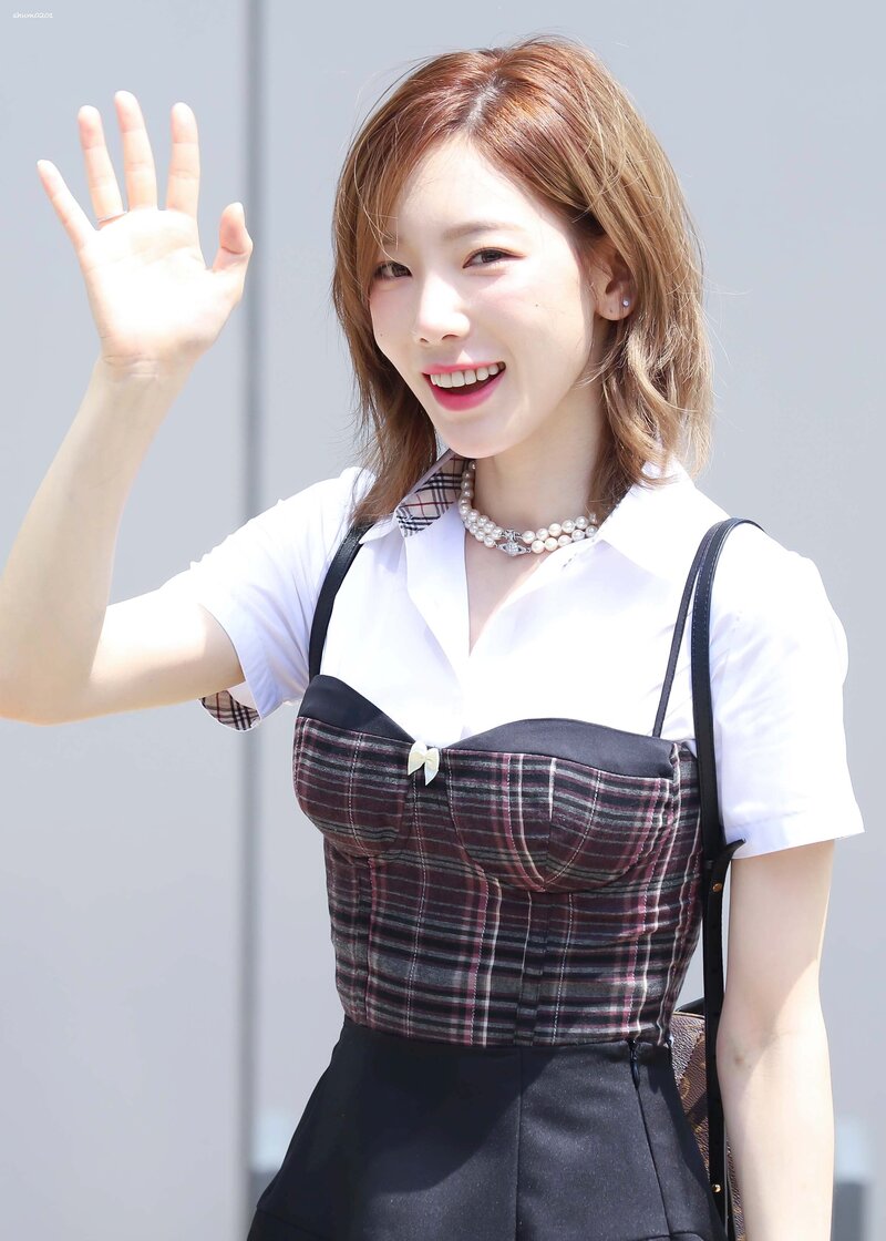 220728 SNSD Taeyeon - 'Knowing Bros' Filming documents 2