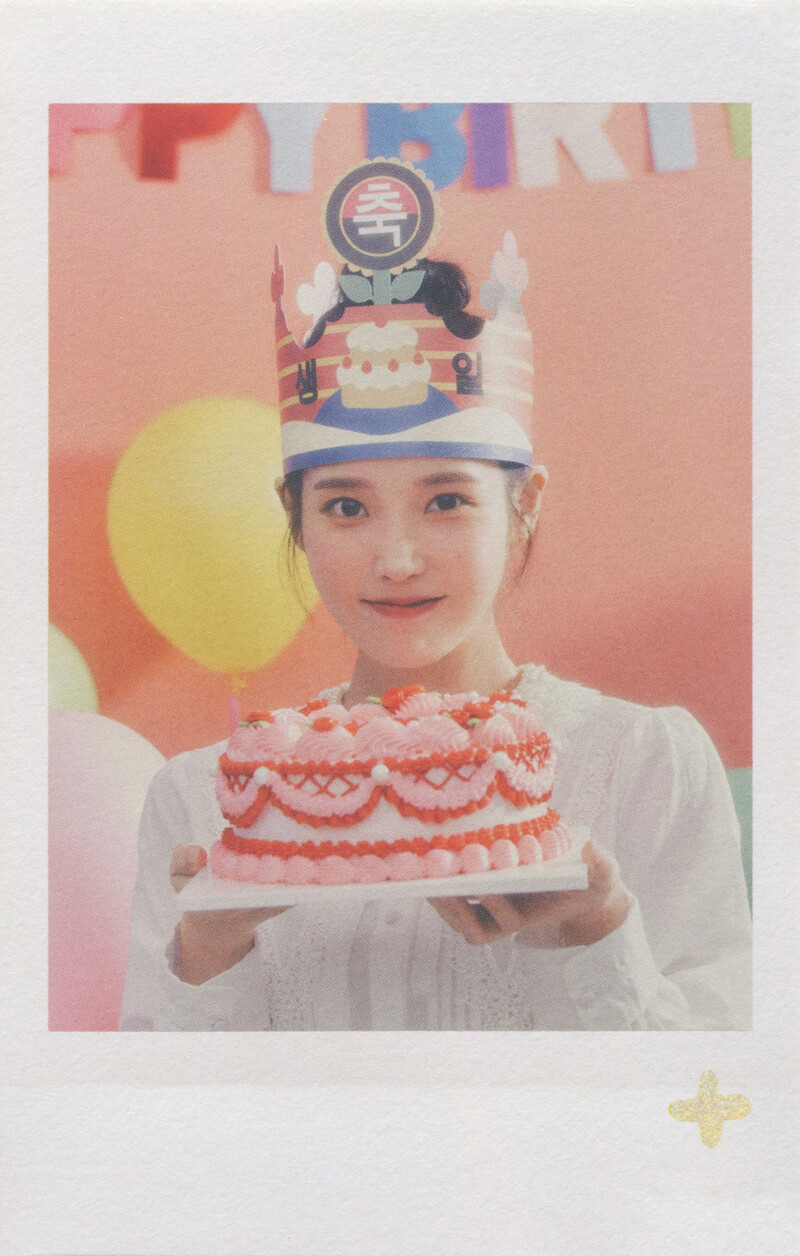 IU - 5th Official ‘UAENA’ Fanclub Kit [SCANS] documents 1