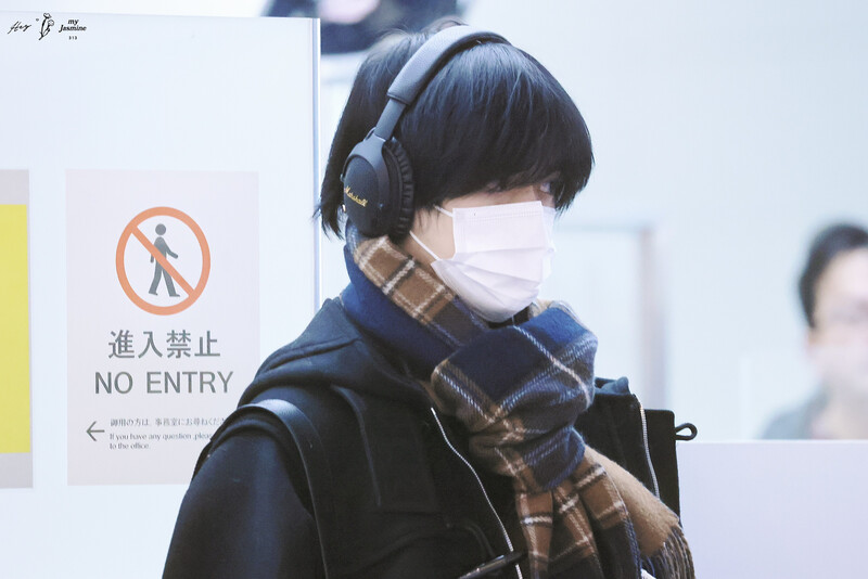 250101 TXT Beomgyu at Gimpo International Airport documents 2