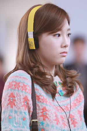 121015 Girls' Generation Taeyeon at Gimpo Airport