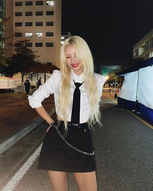 221006 (G) I-DLE Soyeon Instagram Update