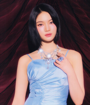 STAYC Isa - 2025 Season's Greetings (Scans)