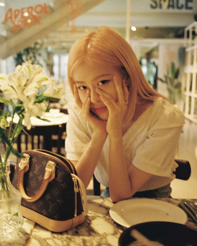 190801 ROSÉ Instagram Update documents 4