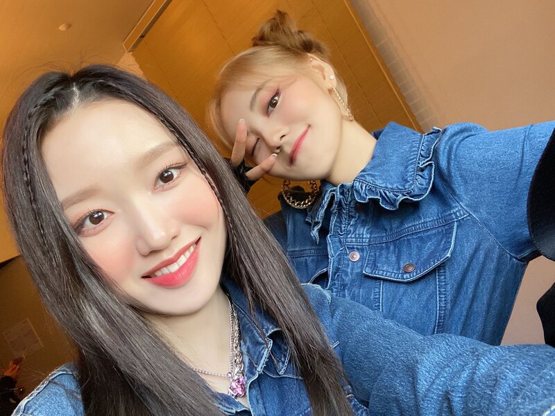 220122 LOONA Twitter Update - Gowon ft. Jinsoul documents 2
