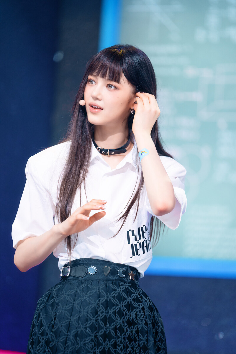 220807 NewJeans Danielle 'Cookie' at Inkigayo documents 12