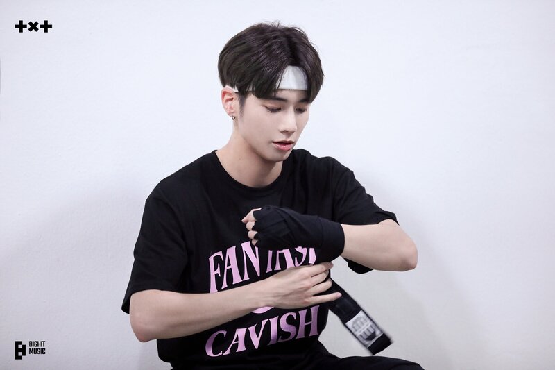 221004 TXT Weverse Update - TALK X TODAY Behind Photo documents 1