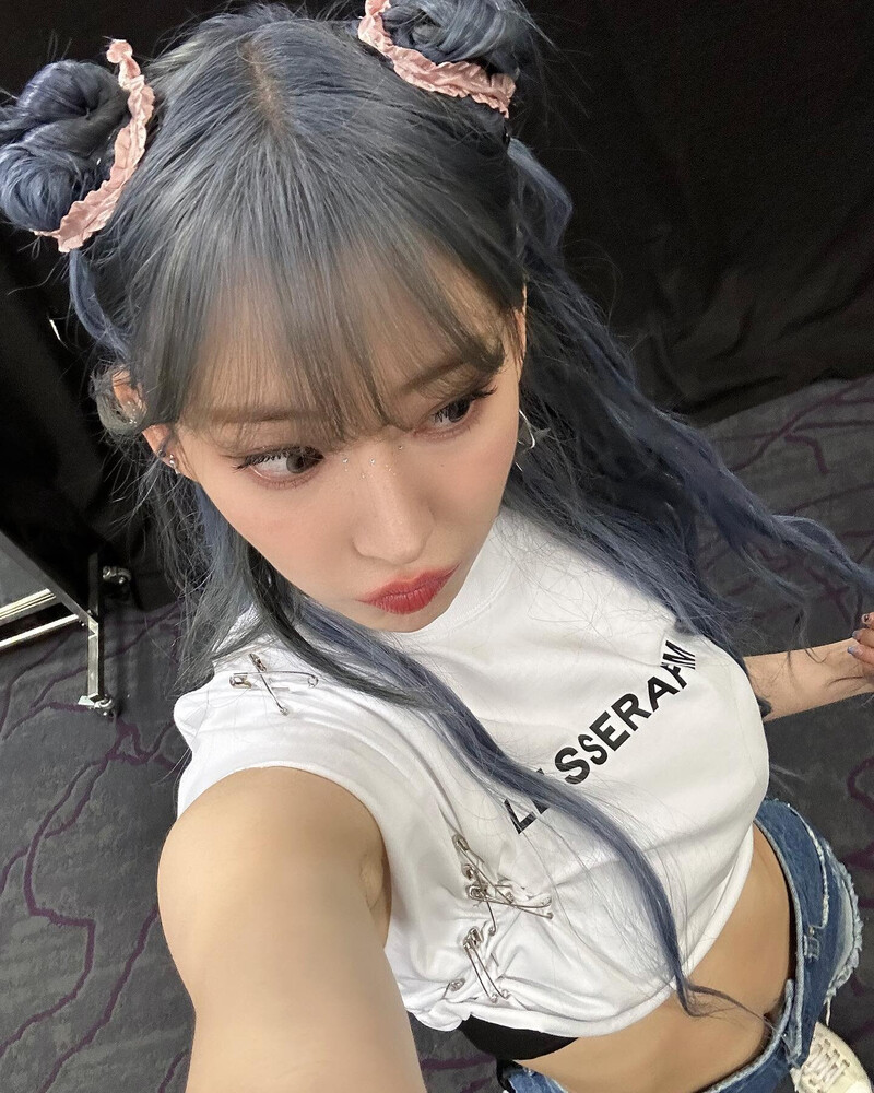 231002 - SAKURA Instagram Update documents 3