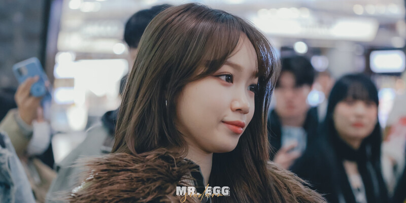 240104 LE SSERAFIM Chaewon - ICN Airport documents 4