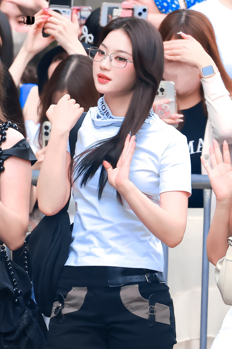 240719 STAYC Isa - Music Bank Commute documents 4
