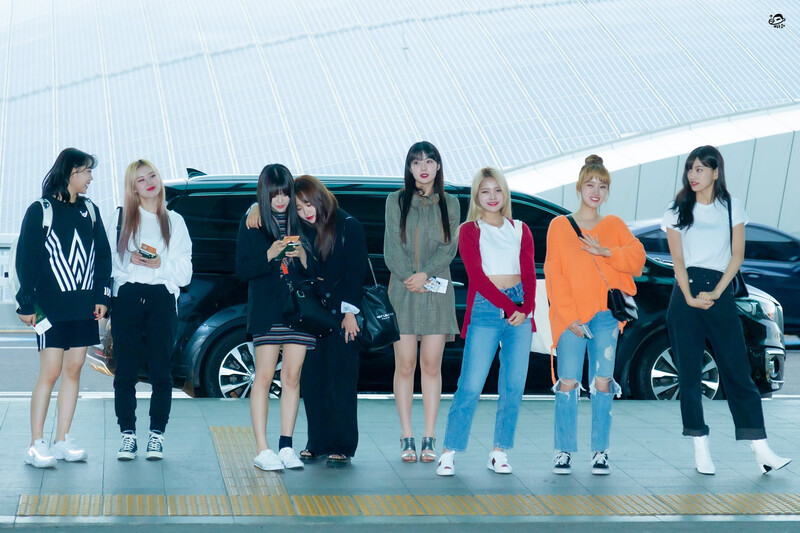 190921 Weki Meki at Incheon Airport documents 1