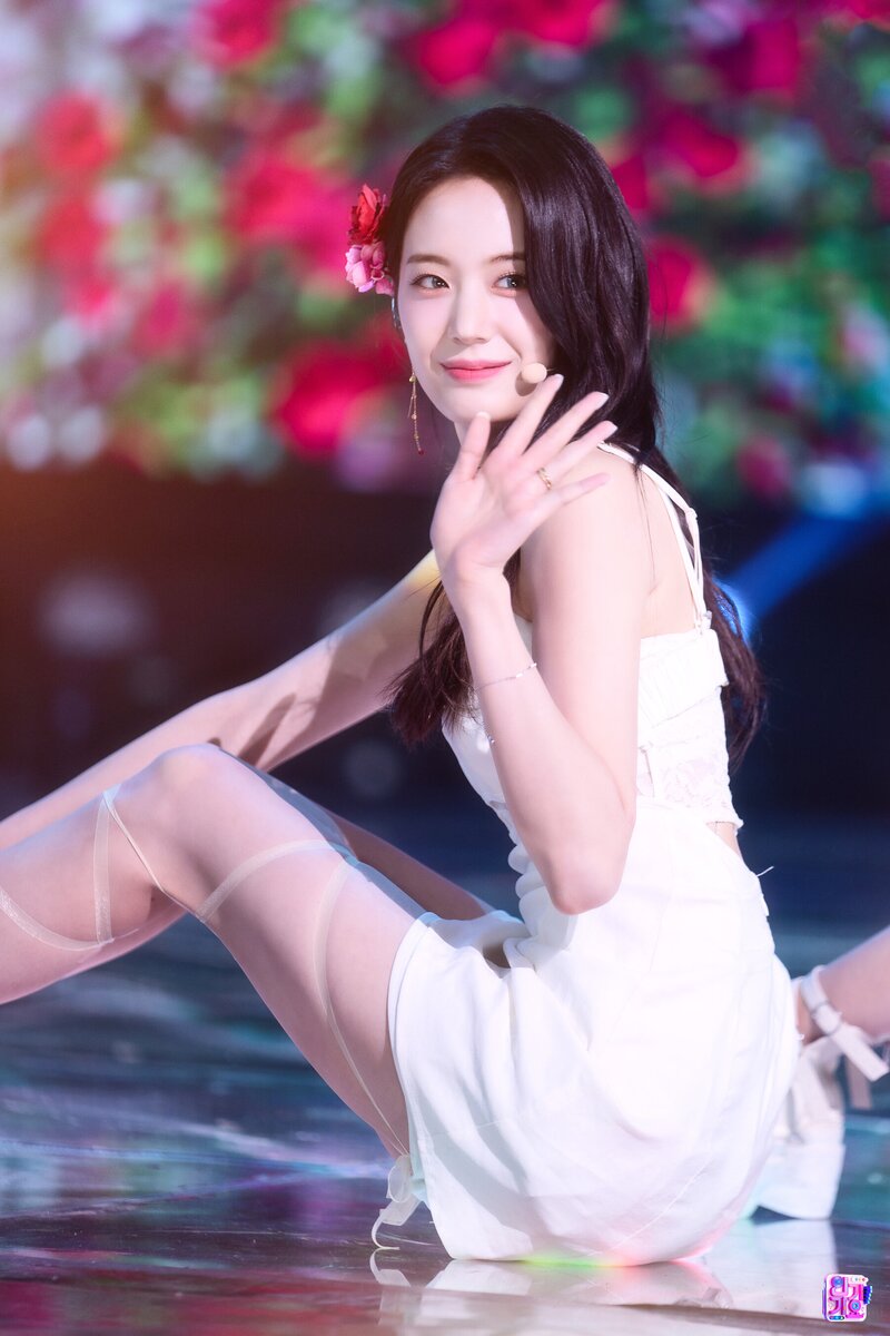 220717 fromis_9 Gyuri - 'Stay This Way' at SBS Inkigayo documents 1