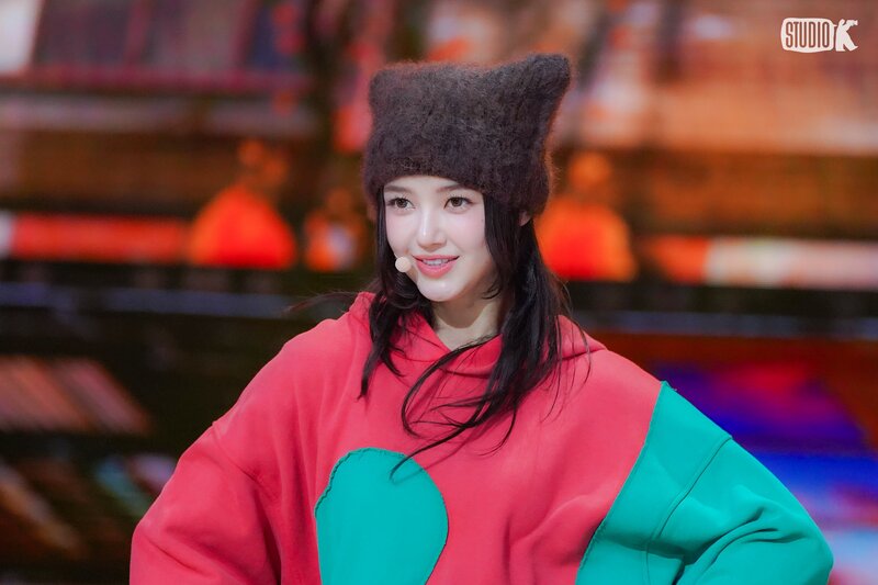 230127 NewJeans Danielle - 'Ditto' at Music Bank documents 2