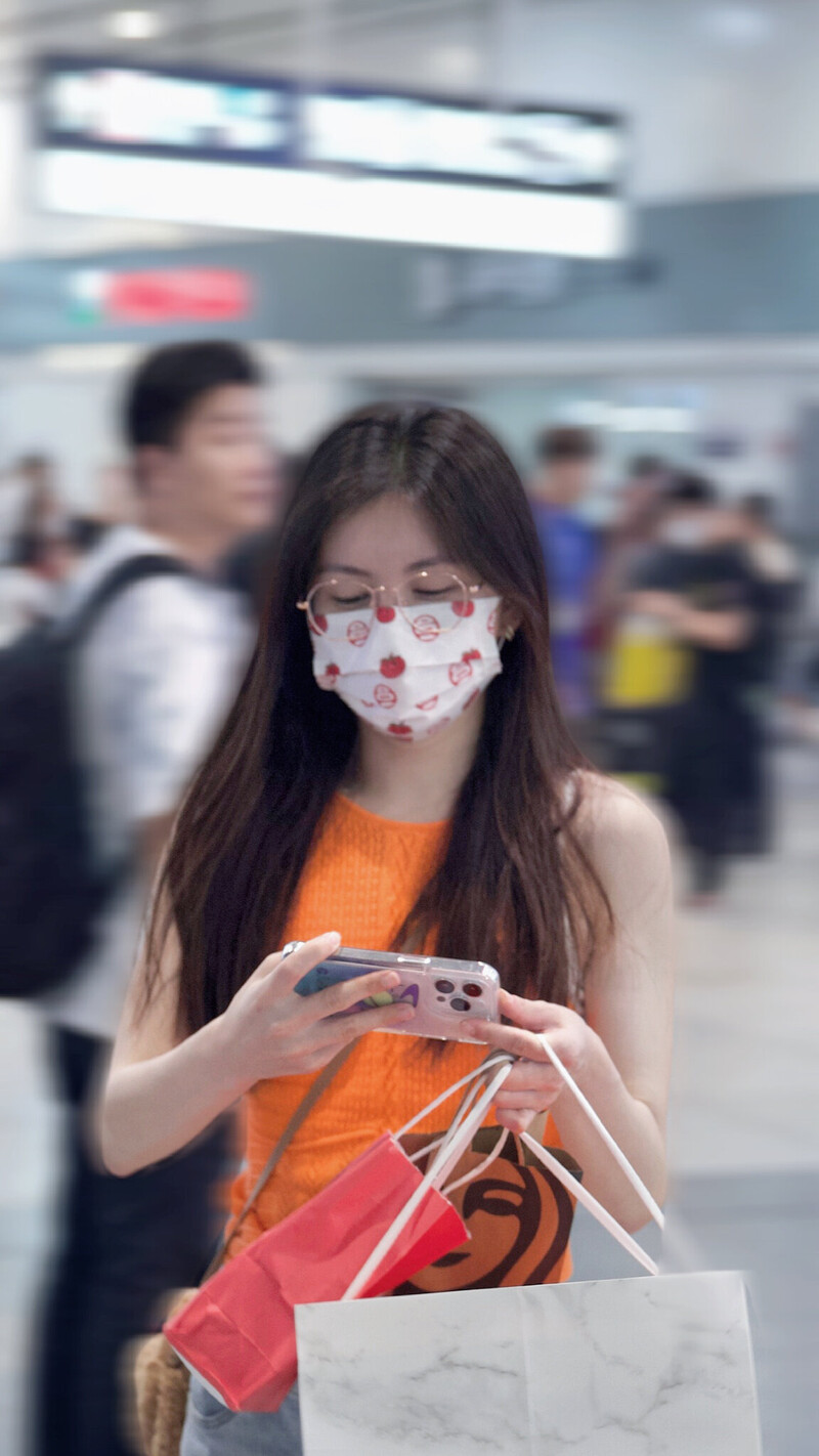 230721 Chen Lin at Beijing Airport documents 2