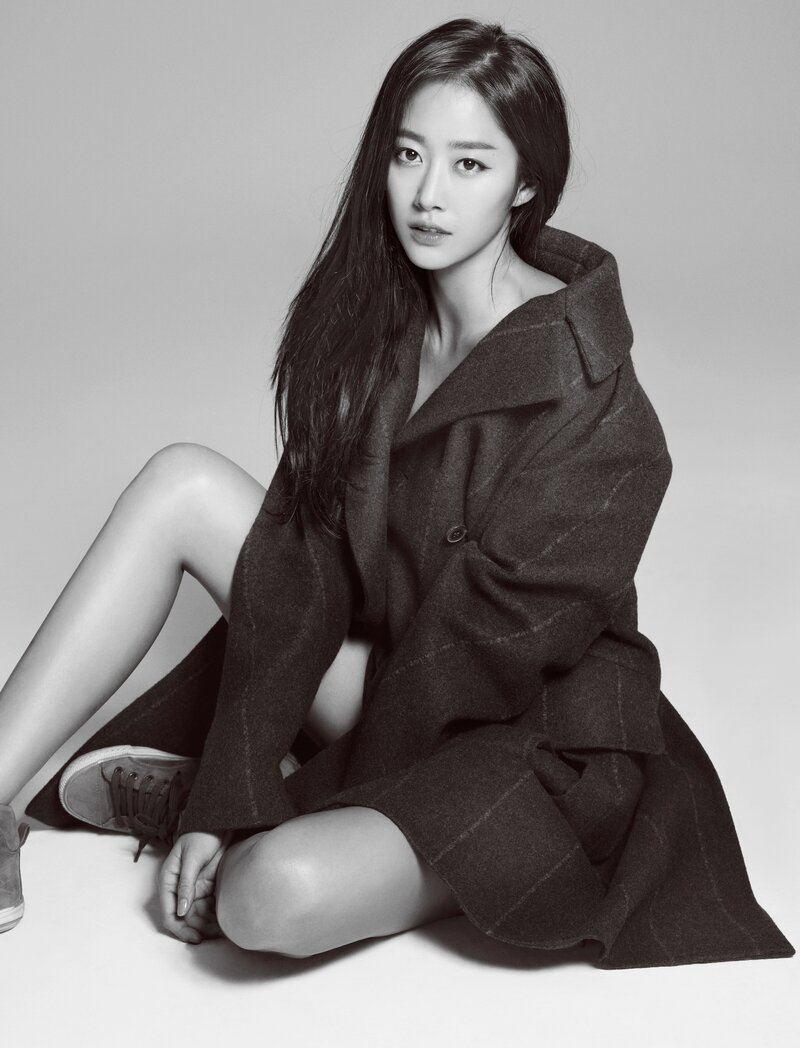 Jeon Hye-bin Esquire Magazine Korea November 2013 Photoshoot documents 1