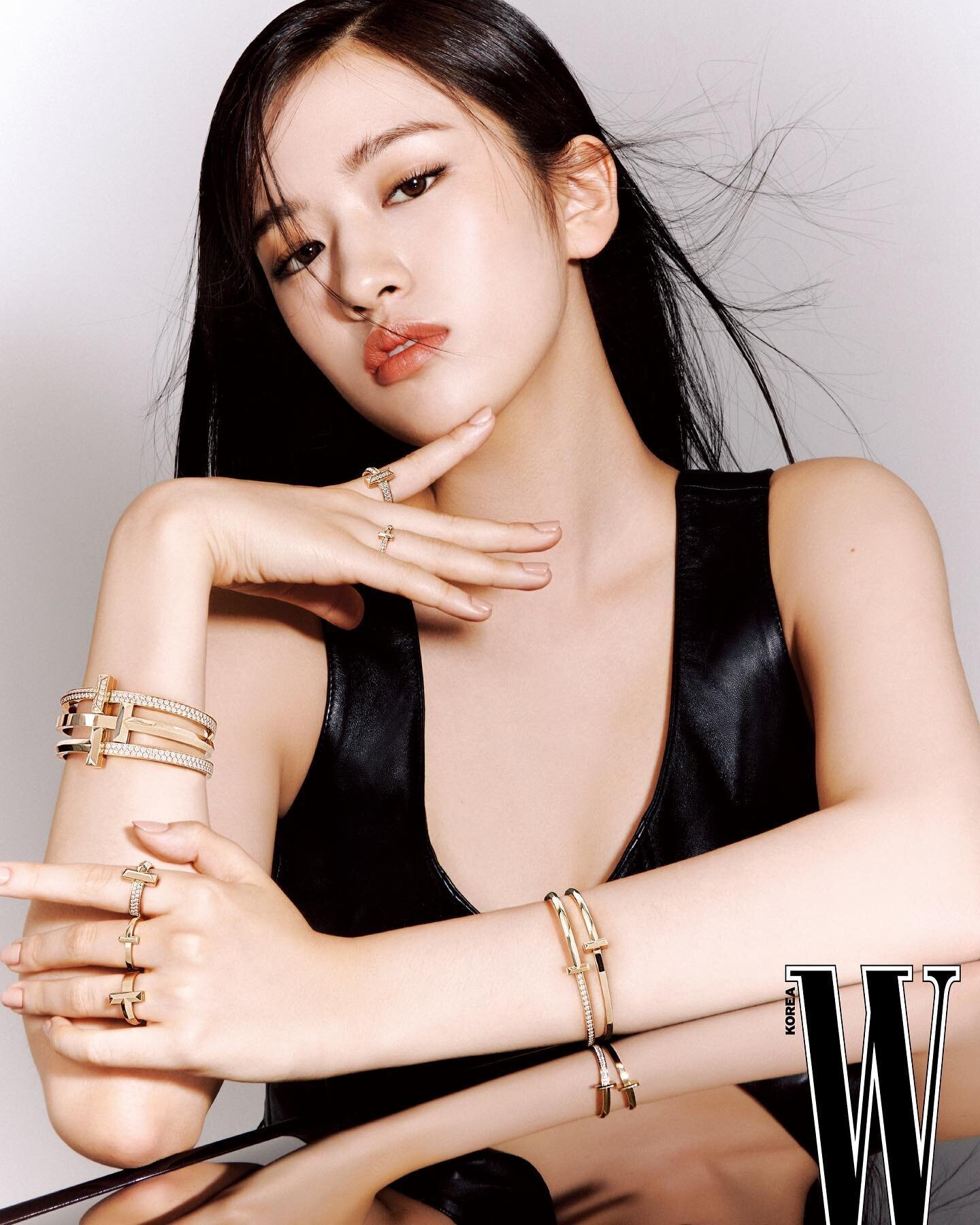 220624 IVE Yujin for W Korea x Tiffany u0026 Co. T1 Collection | kpopping