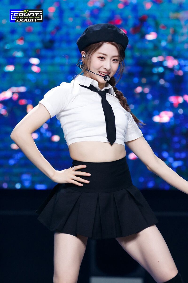 220505 LE SSERAFIM's Yun Jin - 'Fearless' and 'Blue Flame' at M Countdown documents 10