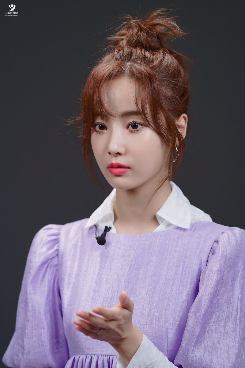 220812 9ato Naver Post - Yeonwoo - Singles Magazine Photoshoot Behind documents 11