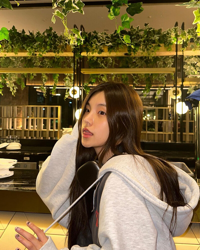 230206 ITZY Instagram Update - Yeji documents 2