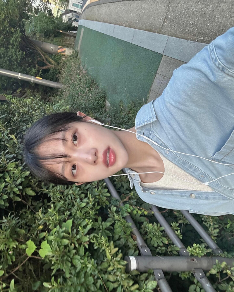 240918 fromis_9 Seoyeon Instagram Update documents 1