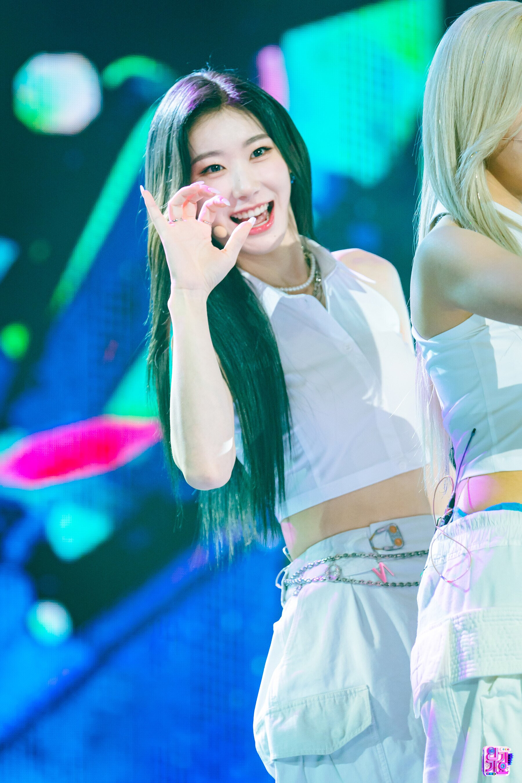 230813 ITZY Chaeryeong - CAKE at Inkigayo | kpopping