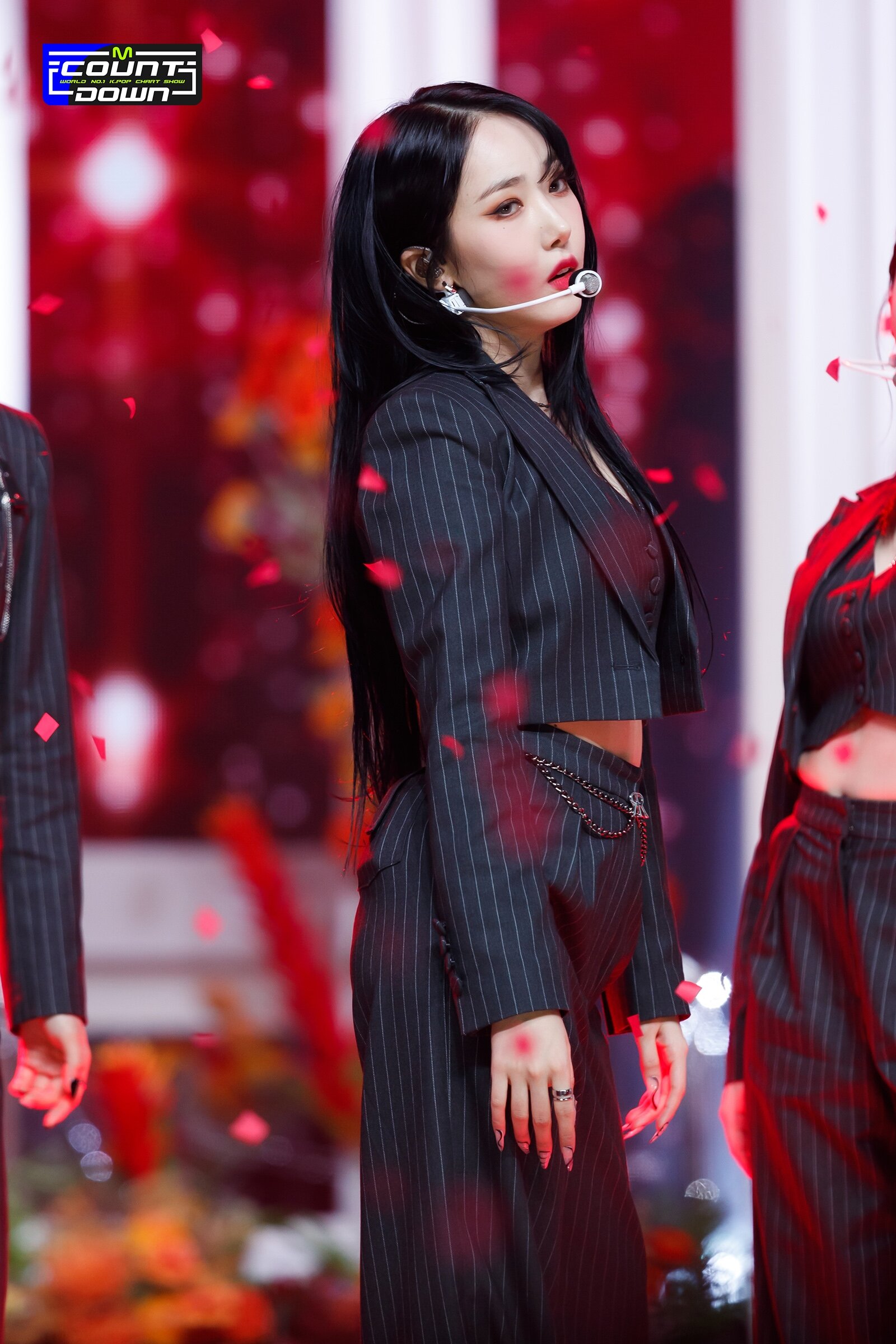 230209 VIVIZ - 'PULL UP' at M COUNTDOWN