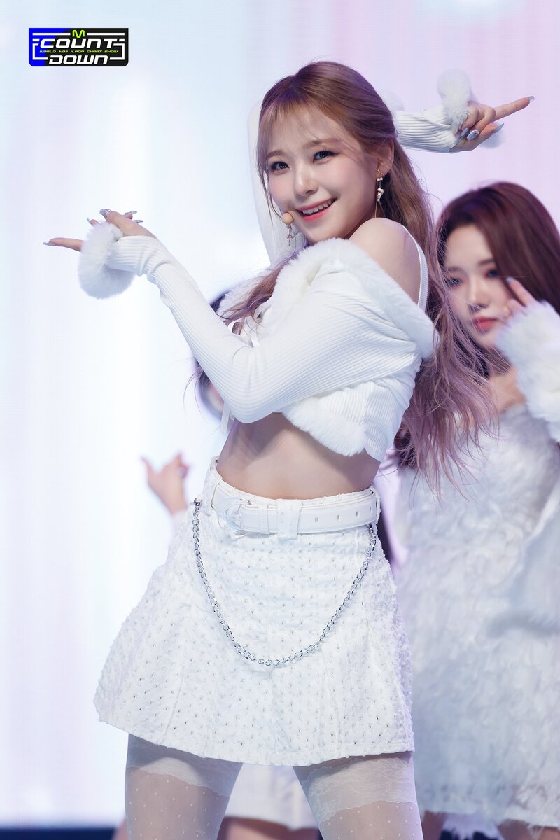 220120 fromis_9 - 'DM' + 'Escape Room' at M Countdown documents 14